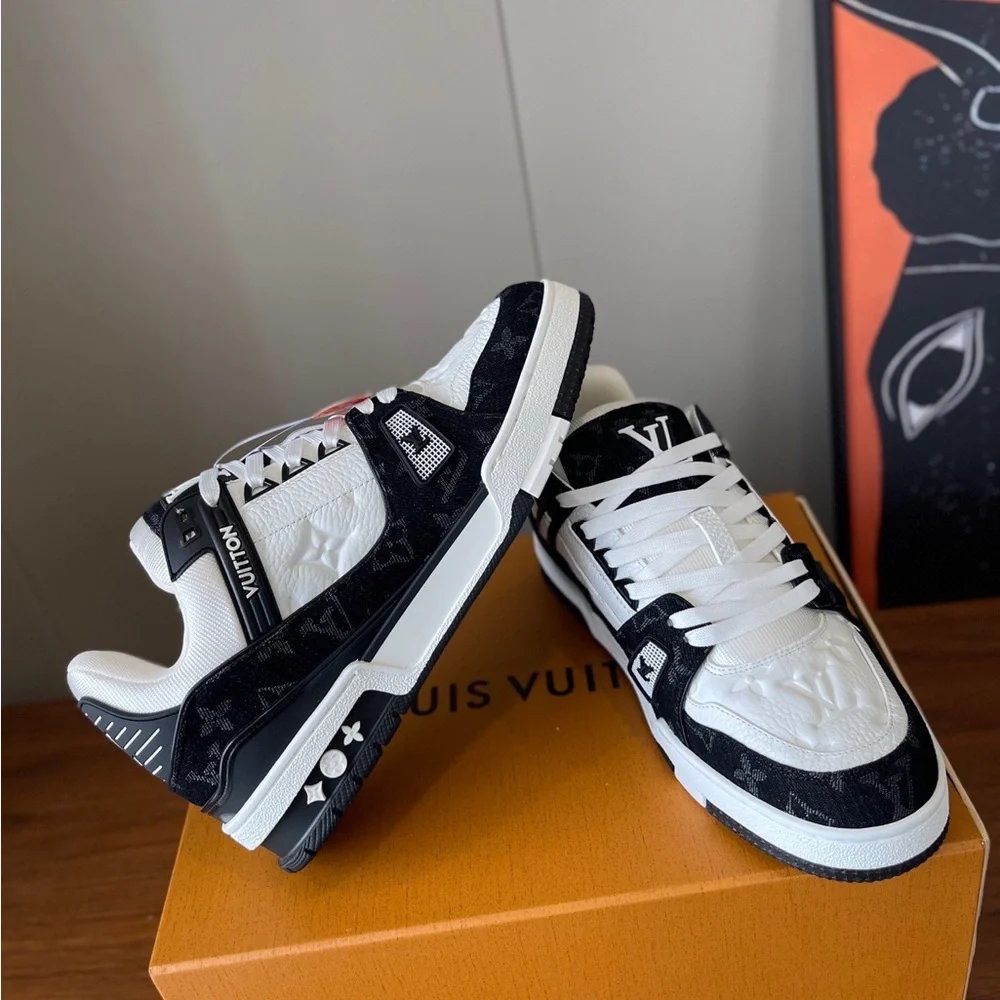 Louis Vuitton Men’s Men Trainer Trainers Sneakers Black White